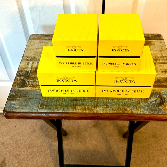 Six cool Invicta watch cases - Picture 2 of 6